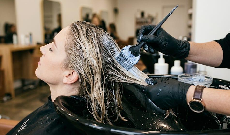 Can I bleach wet hair?