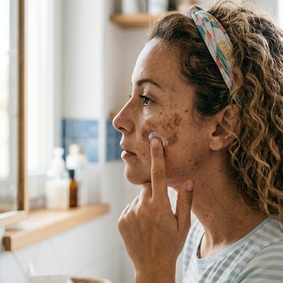 Facial dark spot remover